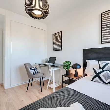 Xpce Sky Towers - Parking Free Apartment