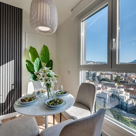 Xpce Sky Towers - Parking Free Apartment
